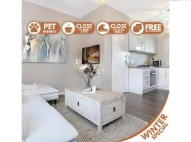 Luxe Newly Renovated 2 Bed Unit - WALK TO BEACH