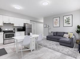 Cosy 2-bed Basement Suite In Quiet Neighbourhood，位于三角洲的酒店