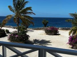Marazul Dive Resort. 3 Bedroom Seafront House. Dive, Snorkel, enjoy amazing sunsets，位于Westpunt的酒店