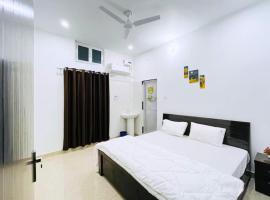 HOTEL ASHOKA # AASHRAM Near Ramjanam Bhoomi and Temple - A Premium Homestay In Ayodhya，位于Ayodhya的酒店