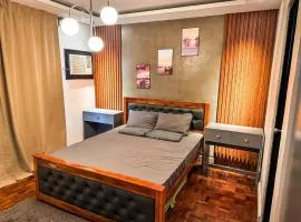 Townhouse 4-BR with Garage up 6-15 Guests - Gated near Airport walking distance to stores and restaurants