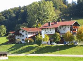 Landhotel Maiergschwendt inkl Chiemgaukarte，位于鲁波尔丁的酒店