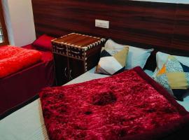 Hotel Gaura，位于Gaurikund的酒店