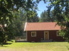 Lantligt sommarställe med närhet till Byrum & Böda，位于勒托普的酒店