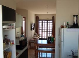 Casa Alves, alugamos para o período do Bahia Farm show，位于Tareco的酒店