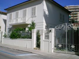 Affittacamere Villa Silvia，位于福洛尼卡的酒店