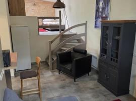 Charmantes Studio Ferienhaus mit Garten & Netflix Nähe Spreewald，位于Heinersbrück的酒店