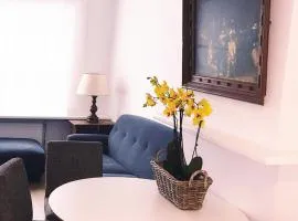 DomCity Apt Near Amsterdam Bikes Included One mile to City Centre