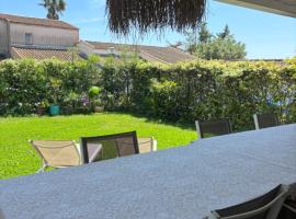 Maison Antibes avec jardin privatif, 4 chambres, calme dans résidence avec piscine，位于昂蒂布的酒店