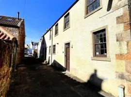 Rose Wynd Cottage-Close to beach