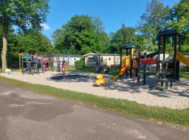 Pallegarste 74 met uitzicht op speeltuin，位于Mariënberg的酒店