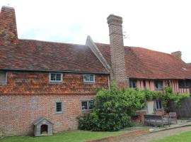 Delightful 4BD Home full of Flair Edenbridge Kent，位于埃登布里奇的酒店