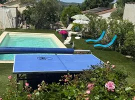 Gite climatisé avec piscine sur les hauteurs de Bollene
