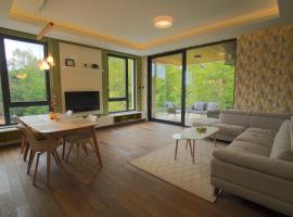 Park Residence 6 - 2 br & Parking at Tivat Center，位于蒂瓦特的酒店