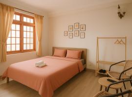 Happy House Homestay，位于顺化的酒店