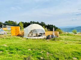 Glamping Hohe Wand - Zelt mit Sternenfenster und Whirlpool，位于Maiersdorf的酒店