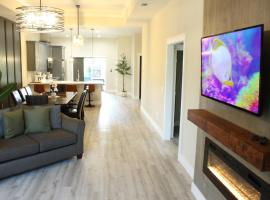 Brand New Home- 14 min to beach，位于棕榈海岸的酒店