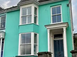 Rhianfa 4 bedroom house minutes walk from the beach