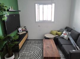 Boutique apartment in Afula Netflix, balcony, free parking，位于阿富拉的酒店