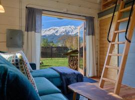 New Everything! Gorgeous Log Cabin in Downtown Joseph，位于Joseph的酒店