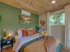 The Mountains are Calling - Private, Guesthouse Retreat near Yosemite，位于阿赫瓦尼的住宿加早餐旅馆