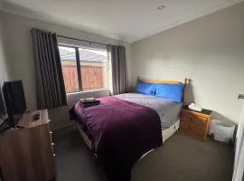 Home Stay Queen Bed Room 1