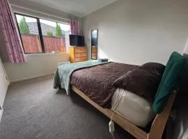 Home Stay Queen Bed Room 2