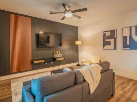 Cozy 1BR Kierland Commons, TPC Golf, Pool, Gym, W-D