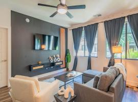 Modern 1BR Kierland Commons, TPC Golf, Pool, Gym, W-D