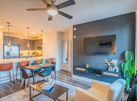 Stunning 2BR Kierland Common, TPC Golf, Pool, Gym, W-D