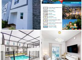 Luxury 4 BR Den w Private Pool close to Disney Golf Clubs Pet Friendly，位于达文波特的酒店