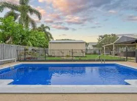 Family Home With Pool In Mount Louisa