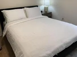 Lovely single room 5 minutes walk from ocean