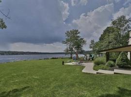 Hideaway - LakeHouse/spa/dock/，位于Pocono Summit的酒店