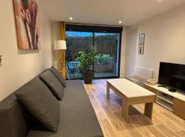 Appartement chez maison hôte rez de jardin，位于Charmeil的酒店