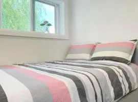 A peaceful, quiet second floor room for staying W