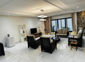 Villa Witroos luxury and elegance，位于雅温得的酒店