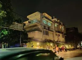 Whiite Panda - Backpacker Hostel in Delhi Greater Kailash