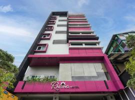 Raising Hotel Panakkukang Makassar By LIFE，位于Pampang的酒店
