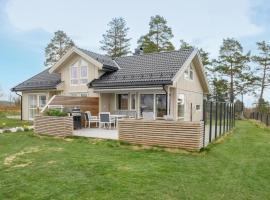 4 Bedroom Cozy Home In Færvik，位于费尔维克的酒店