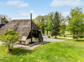 Cozy Home In Skanderborg With Lake View，位于斯坎讷堡的酒店