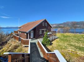 4 Bedroom Stunning Home In Hebnes，位于Hebnes的酒店