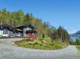 4 Bedroom Stunning Home In Tørvikbygd