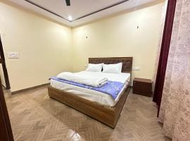 Anirudh Hotel，位于Phata的酒店