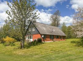 Nice Home In Aakirkeby With Wifi，位于奥基克比的酒店