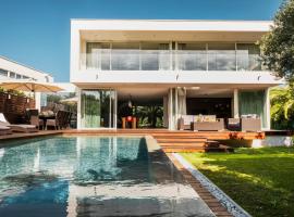 Villa BAHIA Sète - Luxury Villa - Beachfront，位于塞特港的酒店