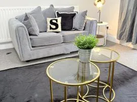 Spacious 5-Bedroom house close to station