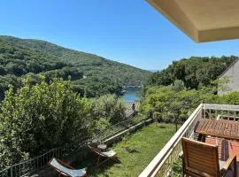 Island home Green Escape Cres