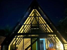Sariaya Staycation-Pool, Jacuzzi, PS5 and WiFi，位于Sariaya的酒店