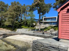 Villa Vy - a gem with private beach in Bergen，位于卑尔根的酒店